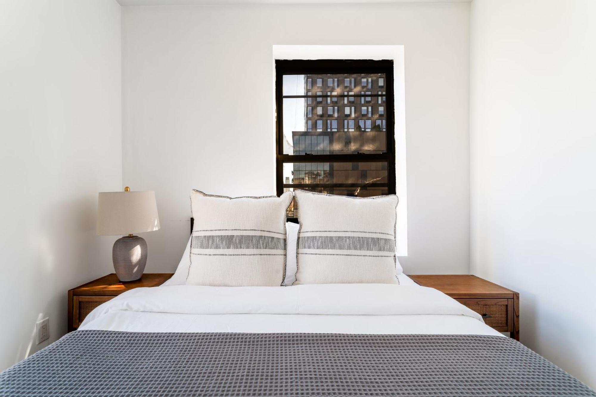 Spacious 3bedroom 1bath In The Heart Of The Lower East Side Near Iconic Nyc Landmarks * Nova York